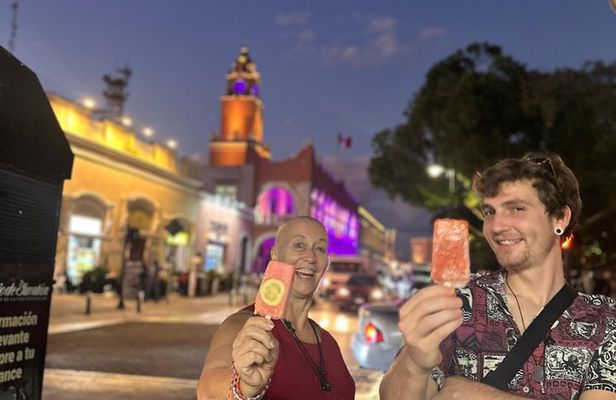 Mérida: Evening Food and History Tour with Local Guide