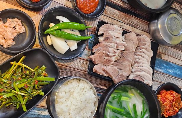 Busan Bites Food Tour with 10+ Tastings