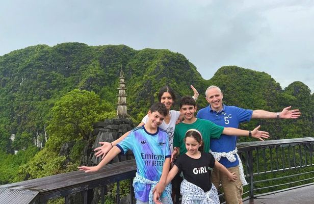 Ninh Binh Full Day Hoa Lu to Trang An Boat , Mua Cave and Cycling