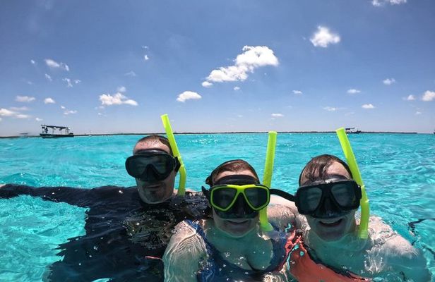 Snorkel Shared Tour Sandbar El Cielo in Cozumel with Carlos