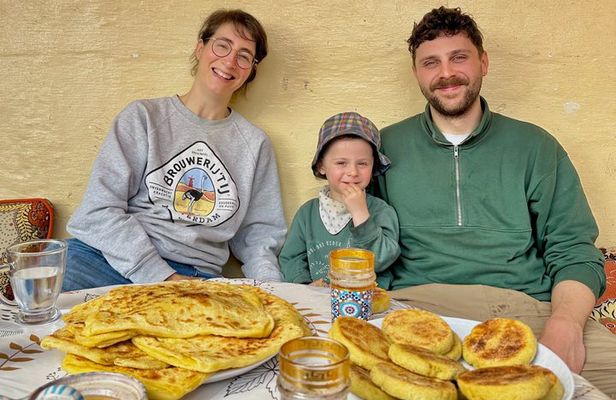 Make Msemen and Harcha Amlou and Tea with a Local Family in Rabat