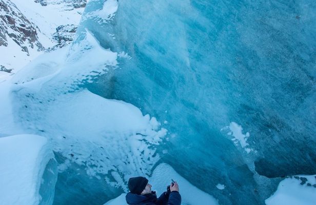 Small group Trekking to Vinciguerra Glacier and Témpanos Lagoon