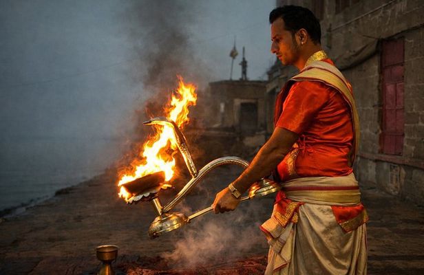 Varanasi Sunset Boat Evening Ganga Aarti and Walking Tour