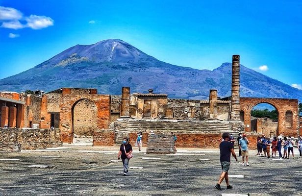 Pompeii & Vesuvius Experience with Easy Lunch from Sorrento