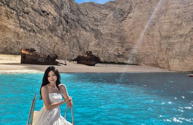 Zakynthos Shipwreck Beach and Blue Caves Boat Tour