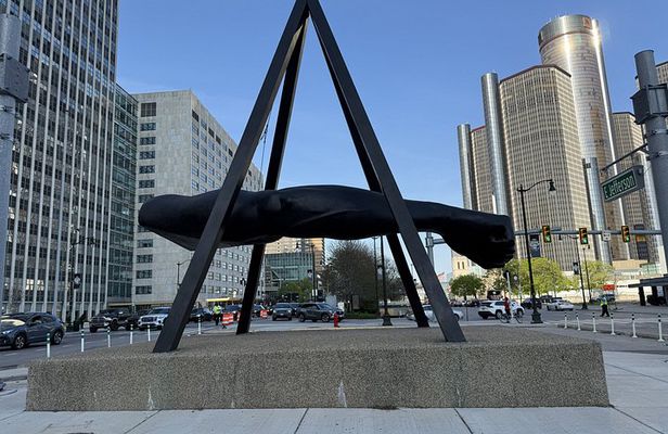 Downtown Detroit Walking Tour: History & Iconic Landmarks