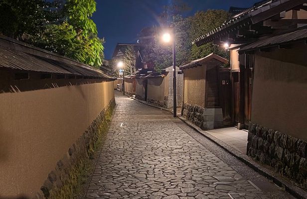 Kanazawa Night Tour Castle Samurai District and Optional Dinner