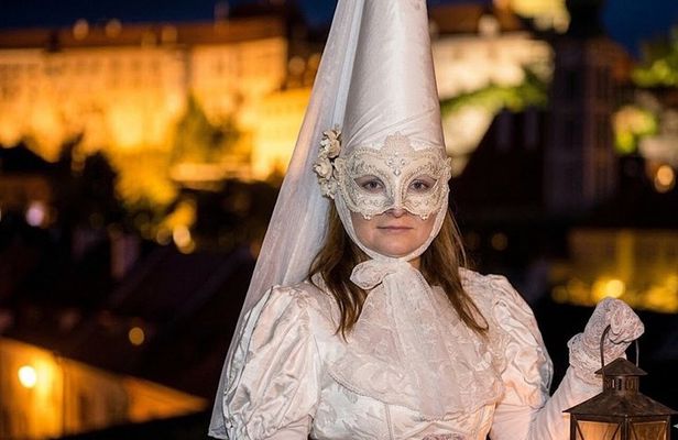 Krumlov Night Tour: The White Lady’s Night Walk