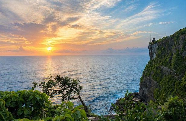 Bali: Tour Uluwatu Temple, GWK, Melasti Beach & Kecak Fire Dance