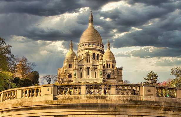 Montmartre and Sacre-Coeur Walking Tour