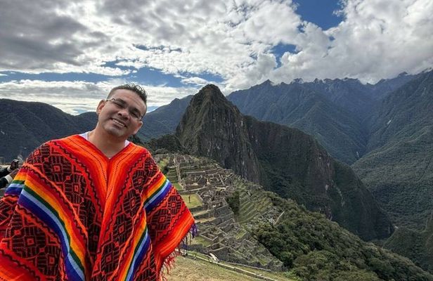 Machu Picchu Circuit 2 Entry Ticket and Private Official Guide