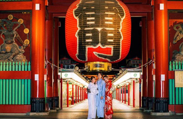 Tokyo: Asakusa Guided Photoshoot Including Kimono Rental