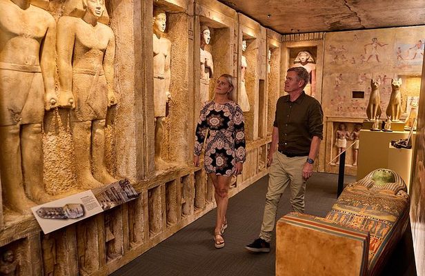 Tomb of the Pharaohs Night Tour and 2 Course Dinner in Cairns
