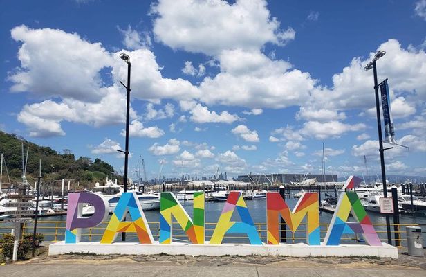 Panama Canal + City tour
