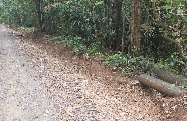 Hiking Pipeline Road