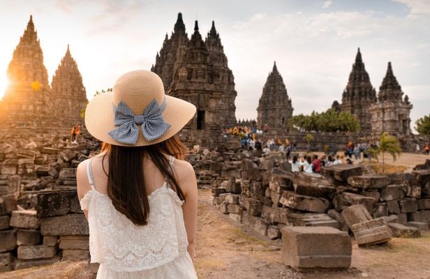 2-Day Java Tour from Bali Including Yogyakarta and Borobudur Temple