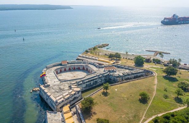 Private Island Hopping Boat Tour Rosario Island and Barú Up to 10