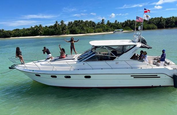 Private Yacht Tour with Open Bar Snorkeling and Natural Pool