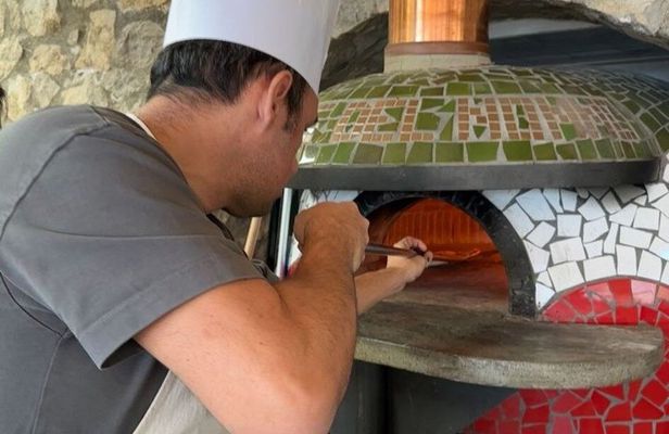 Pizza and mozzarella school on the hills of Sorrento