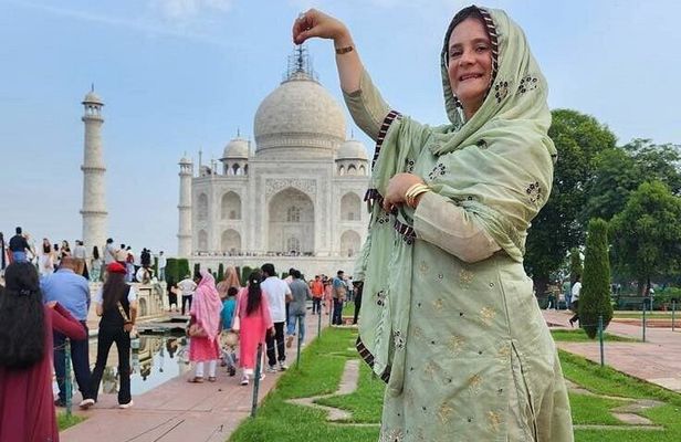 Sunset to Sunrise Agra Overnight Tour with Fatehpur Sikri