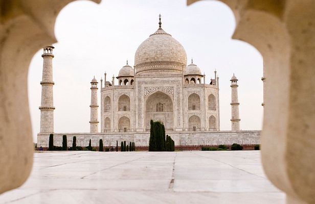 Taj Mahal and Agra Day Tour by Car from Delhi with 5 Star Meal