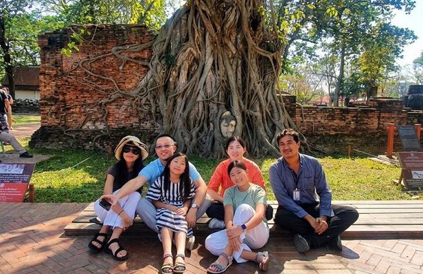 Damnoen Saduak Railway Market and Ayutthaya Private Tour in 1 Day