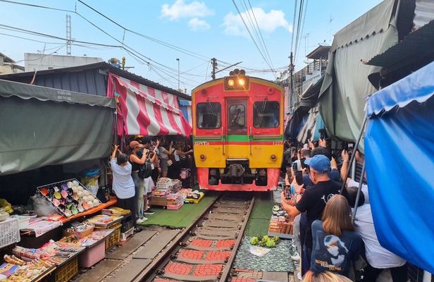 Damnoen Saduak Railway Market and Kanchanaburi WW2 Private Tour