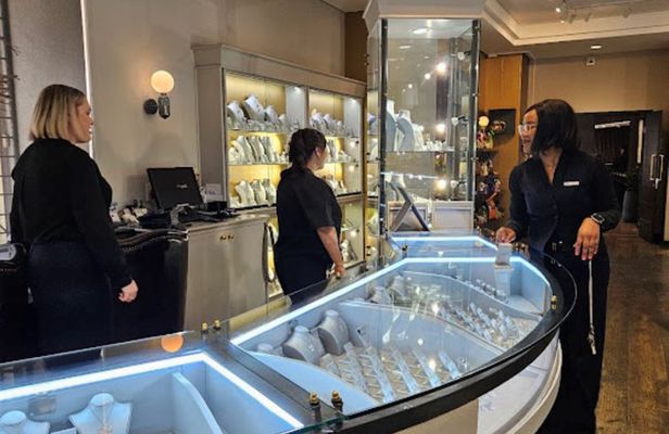 Cape Town Retail and Diamond Workshop Private Tour with Pickup