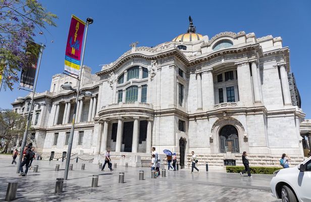 Art, Snack & Drinks in the Heart of Mexico City