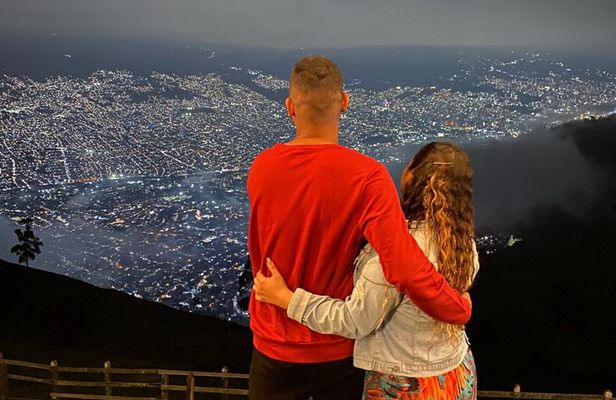 Medellín: Sunset at 2 viewpoints with bonfire, music, and snacks