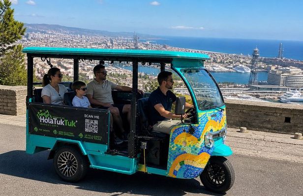 Private Tour in Tuk Tuk Electric Barcelona with 14h View