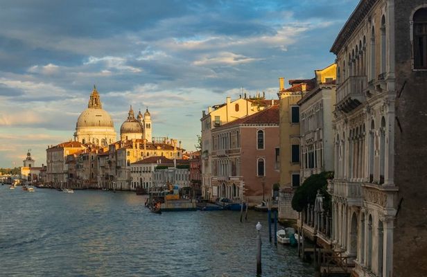 Discover the Hidden Secrets of Venice Walking Tour