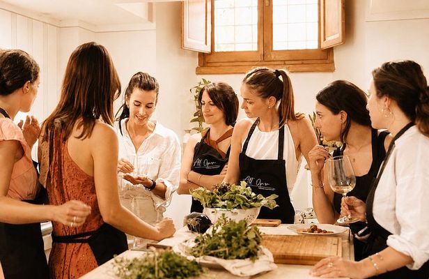 An Intimate Taste of Florence: Pasta & Tiramisù Class with a Chef