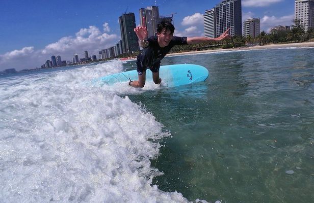 Da Nang Beginner Group Surf Lesson by Shaka VN