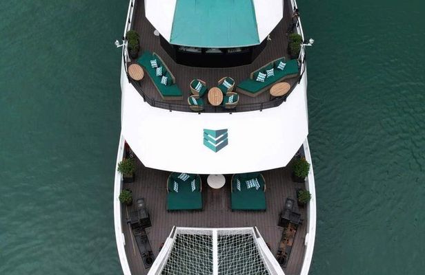 Luxury Catamaran Cruise Tour in Ha Long Bay and Lan Ha Bay