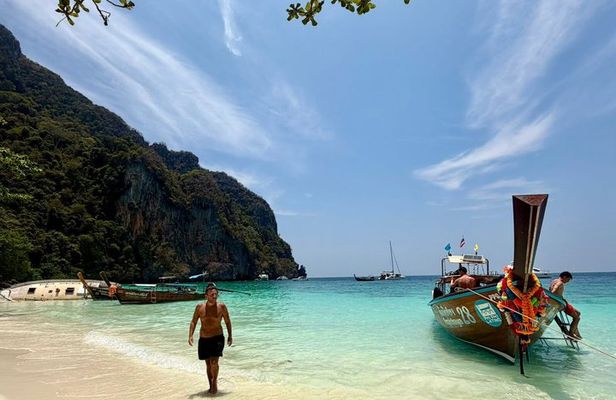 Phi Phi Islands Tour in Spanish Snorkel Lunch and Longtail Boat