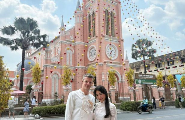 Ho Chi Minh City Ao Dai Try on Photo Experience in Saigon