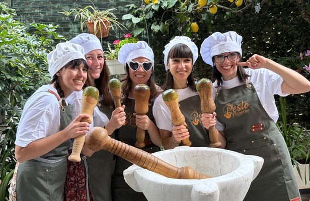 Mortar pesto lesson with World Champion and local Menu