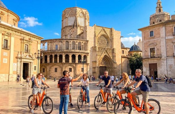 Valencia City Highlights in Guided Bike or E-Bike Tour