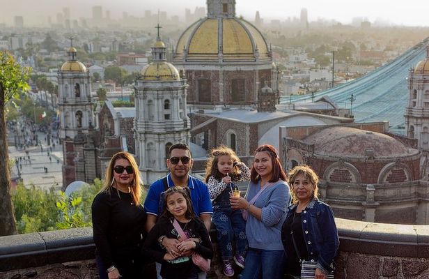 Private CDMX Centro Historico Walk with a Local Photographer