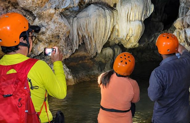 Yogyakarta: Cerme Cave Trek with Guide and Gear (Lunch Option)