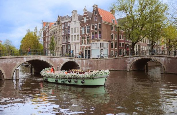 Amsterdam Luxury Cocktail Cruise Including 2 Cocktails