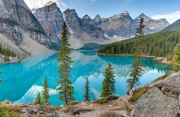 Calgary: Moraine Lake, Lake Louise, Waterfall/Canyon & Banff