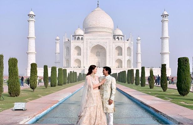 Taj Mahal Day Private Tour by Train from Delhi