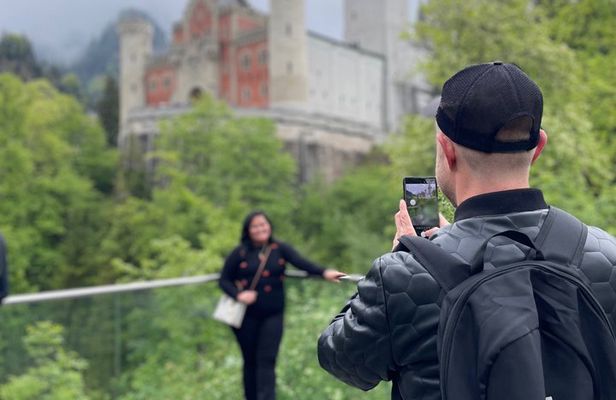 Neuschwanstein Castle : Skip-the-Line Guided Tour & Shuttle Service