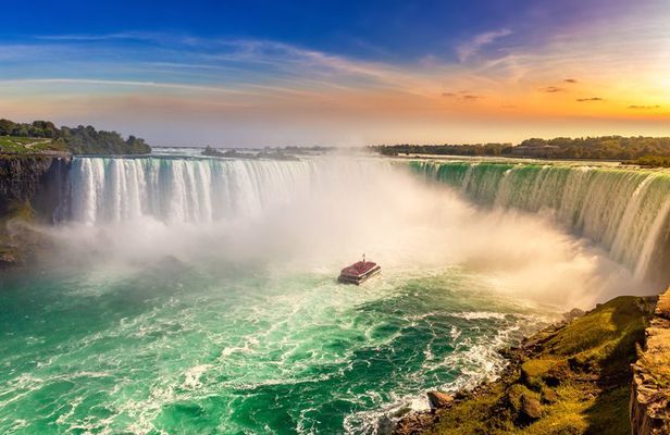Niagara Falls Tour with Boat Cruise Skylon and Behind Falls