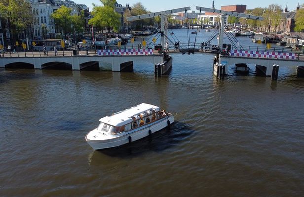 Amsterdam: Experience the All inclusive Saloon boat cruise
