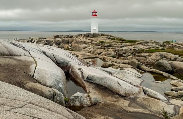 Half Day Tour: Peggys Cove,Swissair Memorial & Titanic Cemetery