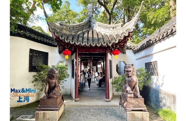 Crowd-Free Private Walk Tour: Yuyuan Garden Aesthetics Decoded