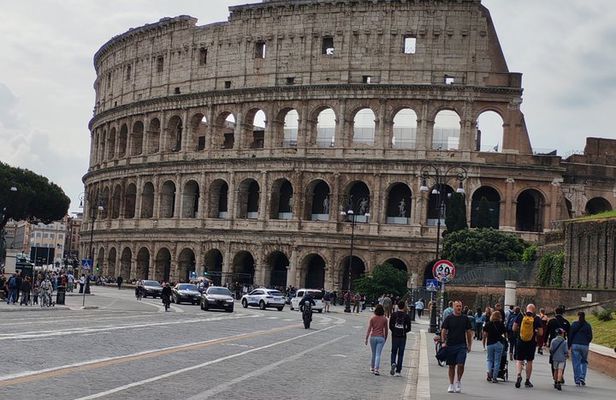 Exclusive Colosseum Private Tour with Arena Access Up to 7 Guests